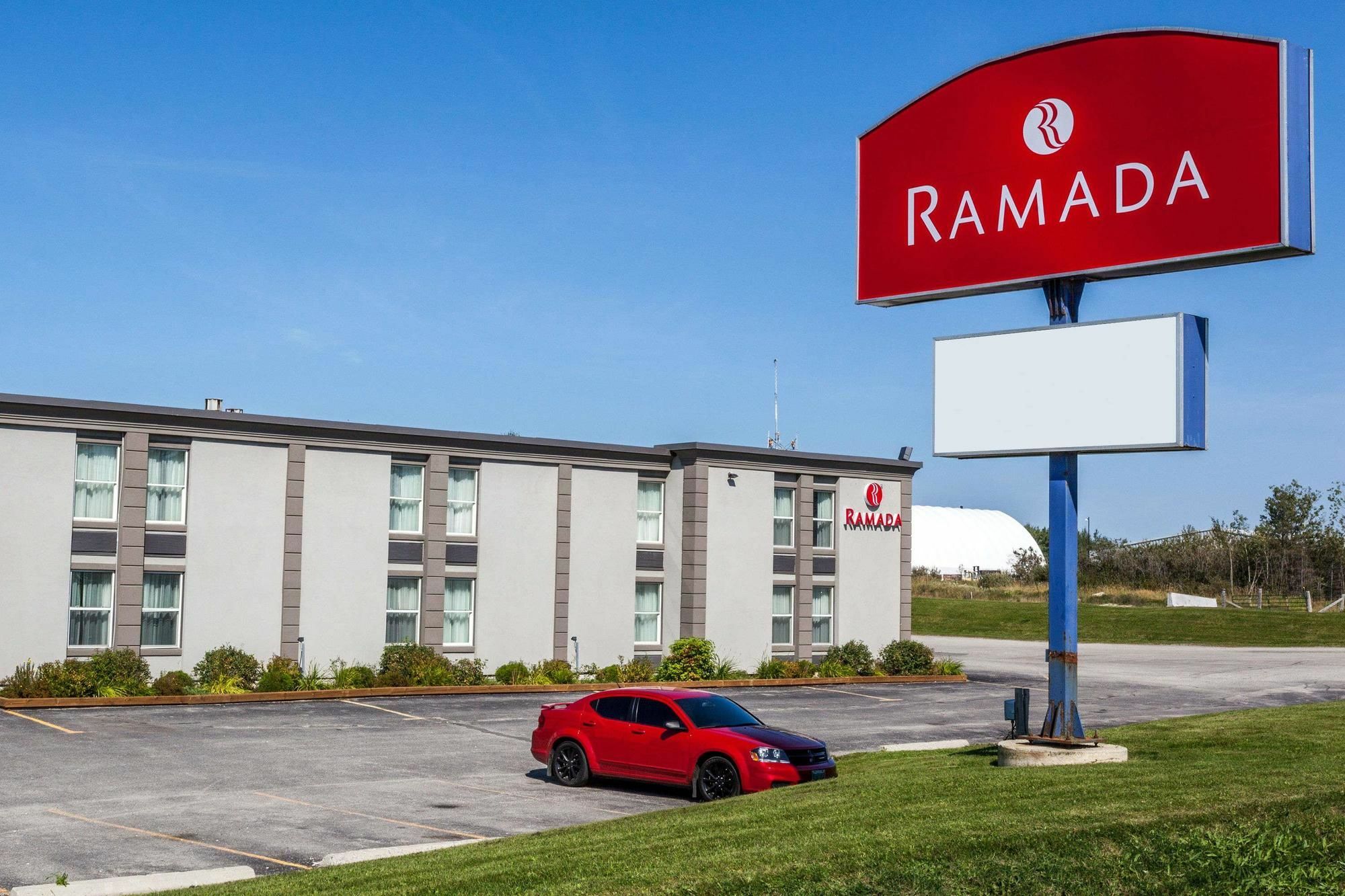 Отель Ramada By Wyndham Тимминс Экстерьер фото